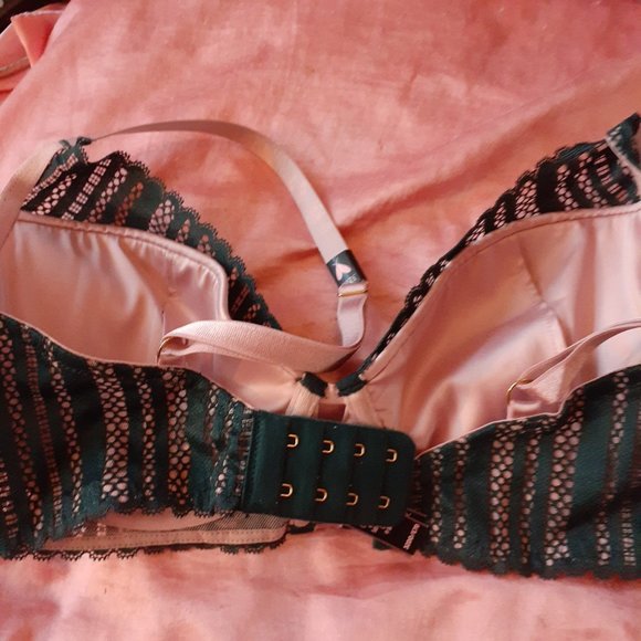 Victoria's Secret Green Lace Bra - Picture 2 of 2